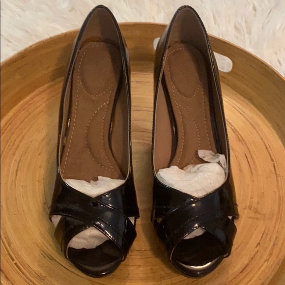 ‼️New Never Worn B&W Pumps - Picture 2 of 8